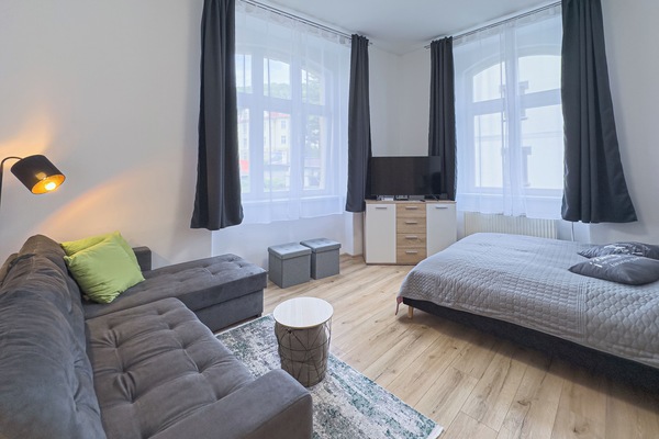 2 camere, una scrivania, ferro/asse da stiro, culla da viaggio