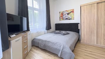 2 bedrooms, desk, iron/ironing board, travel crib