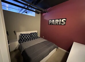 1 bedroom, WiFi, bed sheets - Paris Styled Downtown Loft (Edmonton)