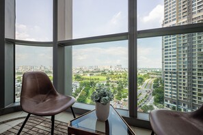 Premium bedding, down duvets, Select Comfort beds, free minibar - Landmark 81 By KVG Suite Apartment (Ho Chi Minh City)