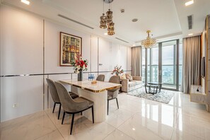 Presidential Suite, 2 Bedrooms, Club Lounge Access, City View | Egyptian cotton sheets, premium bedding, down comforters - Landmark 81 By KVG Suite Apartment (Ho Chi Minh City)