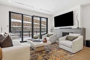 TV connectée, cheminée