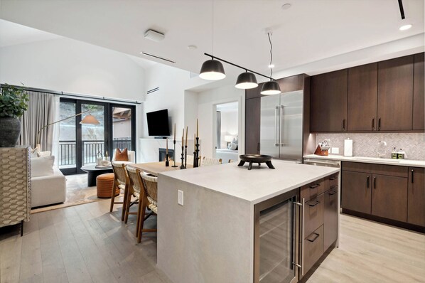 Interior - Frontgate 415 - 2 Bedroom Residence (Avon)