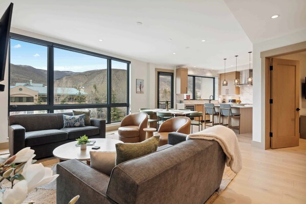 Téléviseur connecté, foyer, chaîne audio