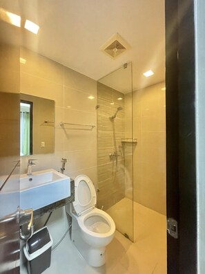 家庭公寓式客房, 1 间卧室, 无烟房, 私人游泳池 | 浴室 | 淋浴设施、吹风机、毛巾、肥皂