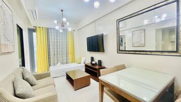 Family Condo, 1 Bedroom, Non Smoking, Private Pool | Living area
