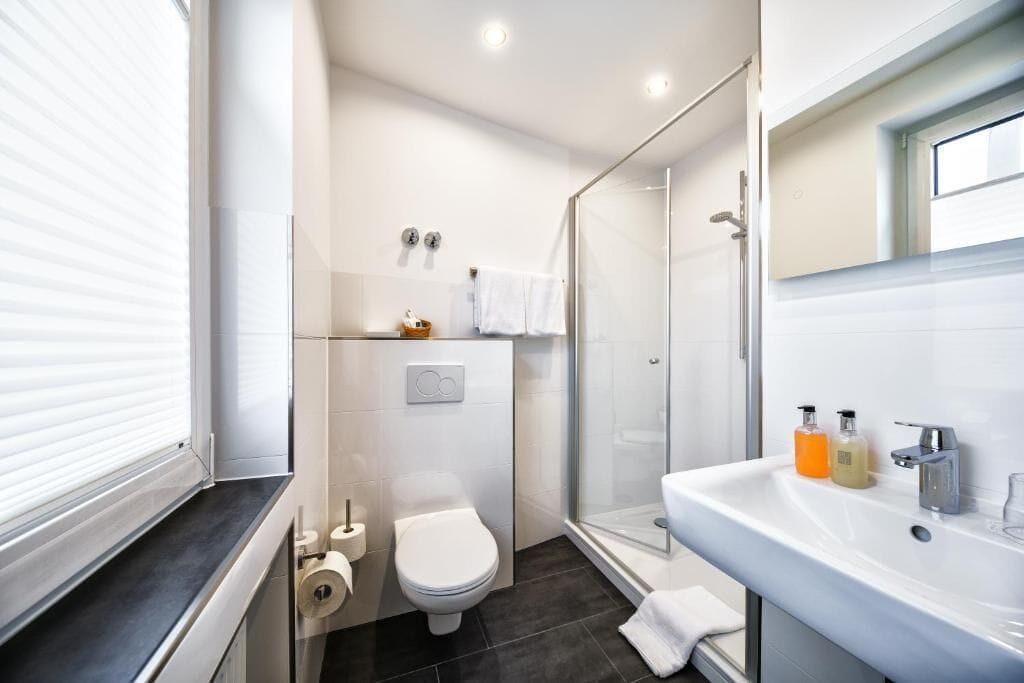 Classic-Doppelzimmer | Badezimmer | Dusche, Handtücher