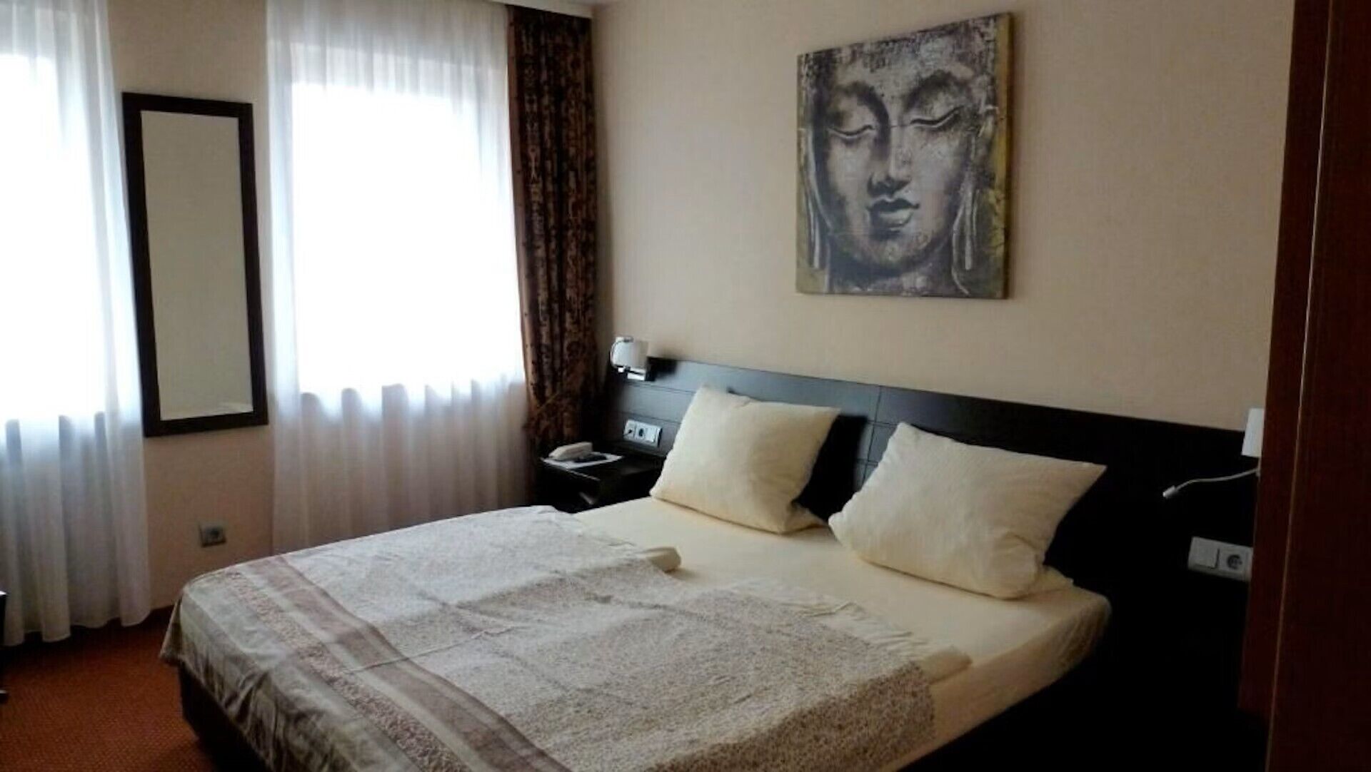 Basic-Doppelzimmer | Allergikerbettwaren, Zimmersafe, Schreibtisch, Bügeleisen/Bügelbrett