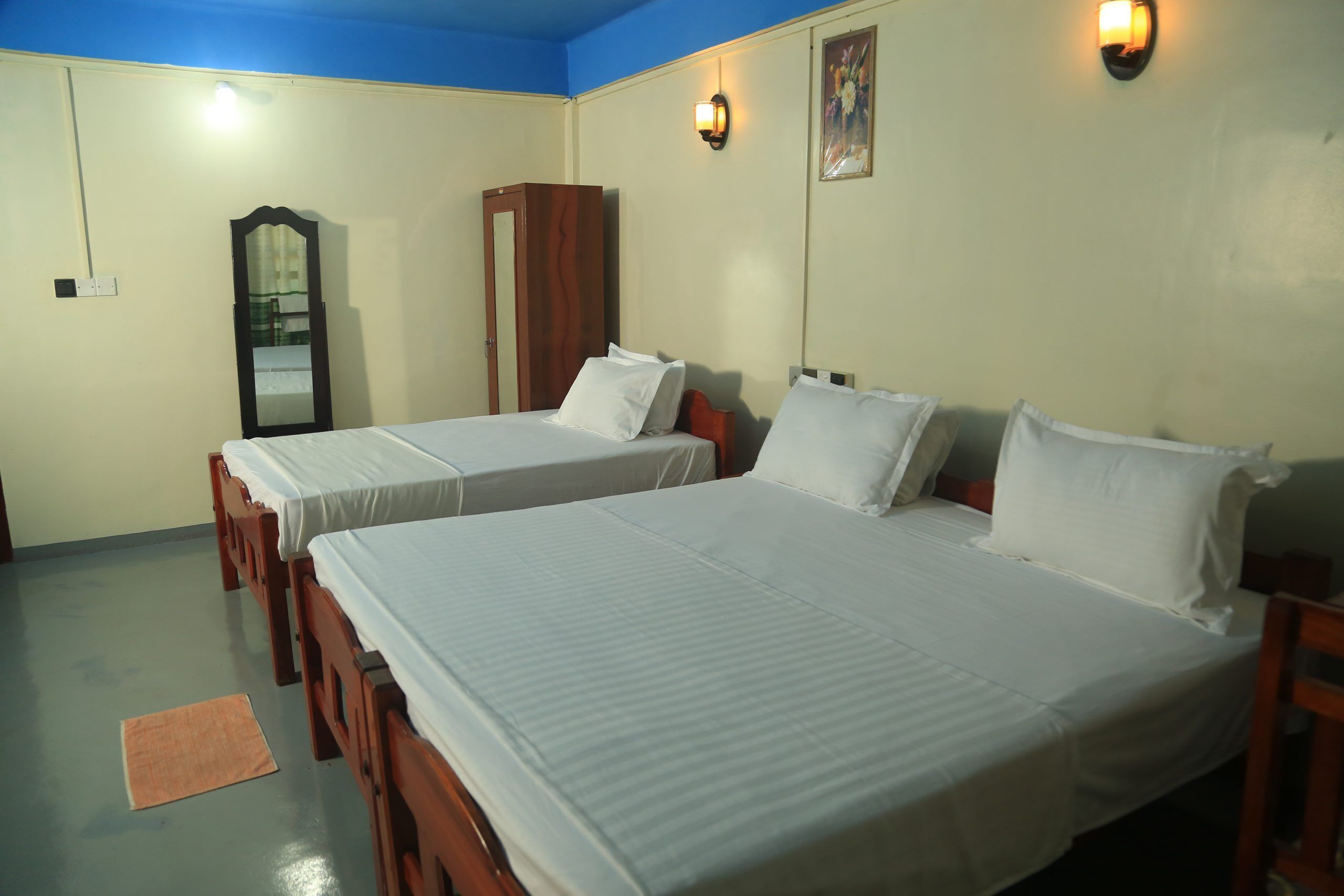 In-room safe, soundproofing, iron/ironing board, free WiFi