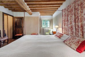 2 habitaciones, tabla de planchar con plancha y cuna de viaje 