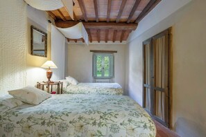 2 soverom, strykejern/-brett, reiseseng for barn og wi-fi (inkludert)