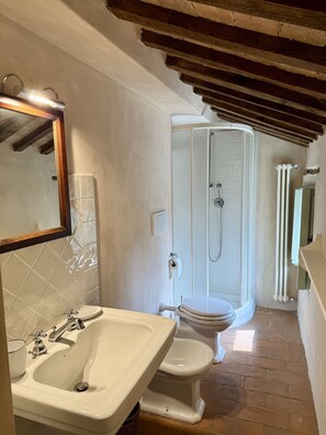 Een douche, een haardroger, een bidet