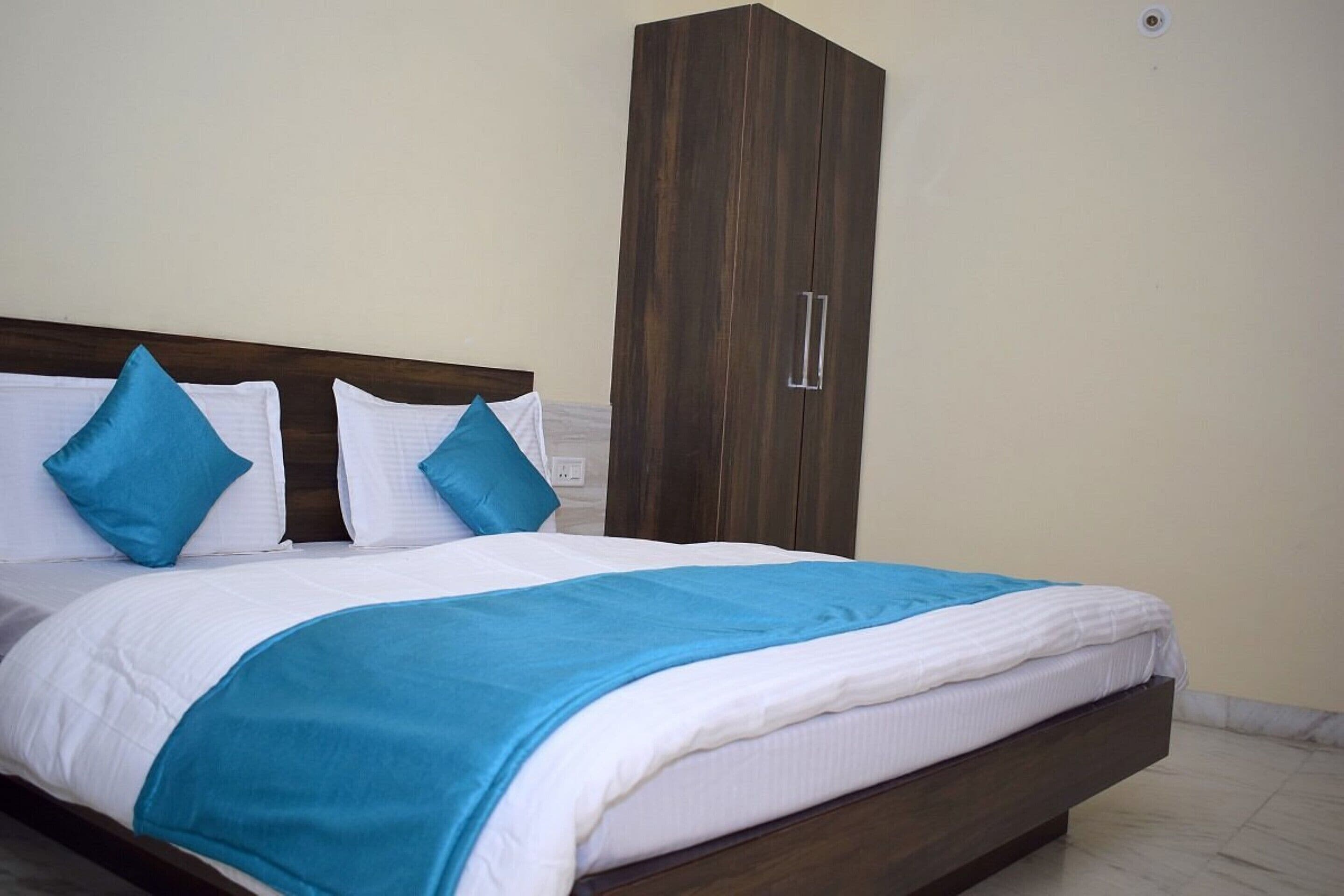 Deluxe Double Room | Desk, laptop workspace, free WiFi, bed sheets
