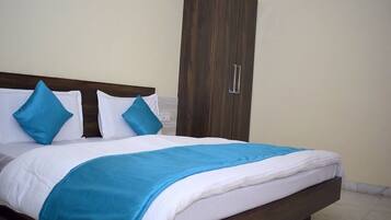 Deluxe Double Room | Desk, laptop workspace, free WiFi, bed sheets