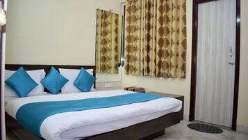Deluxe Double Room | Desk, laptop workspace, free WiFi, bed sheets