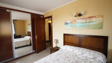 3 bedrooms, iron/ironing board, free WiFi, bed sheets