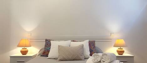 3 bedrooms, iron/ironing board, bed sheets