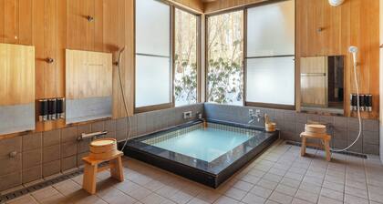 Deerhouse Nagano: Western and Japanese Styles Cottage near by lake and forest