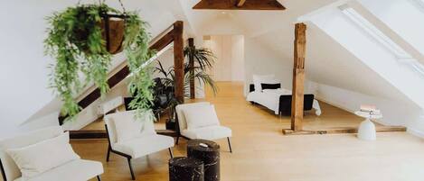 3 chambres, bureau, fer et planche à repasser, lit parapluie