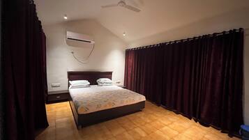 Family Villa | 4 bedrooms, free WiFi