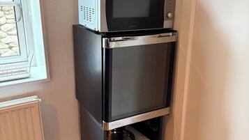 Economy Apartment, Garden View | Private kitchen | Mini-fridge, electric kettle, cleaning supplies