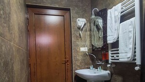 Premium Room | Bathroom - West Star Hotel (Kutaisi)