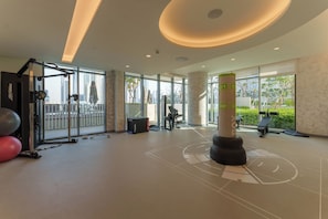 Gym - Maison Privee - Upscale Apt w/ Partial Dubai Marina & Palm Views (Dubai)