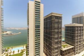 Front of property - Maison Privee - Upscale Apt w/ Partial Dubai Marina & Palm Views (Dubai)