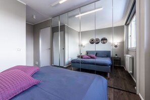 2 عدّة غرف نوم وواي فاي وملاءات أسرّة