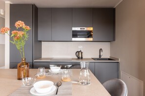 Fridge, dishwasher, coffee/tea maker, cookware/dishes/utensils