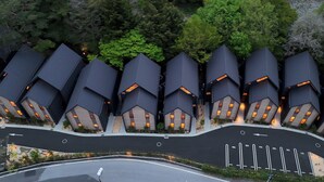 A modern residential complex with multiple houses featuring sloped roofs and uniform design. - Rakuten STAY VILLA Kinugawa Riverside (Nikko)