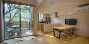 Basic Villa, 2 Bedrooms, Non Smoking, Pets not allowed (D-1, Hot spring, Sauna,projector,6PAX) | In-room dining