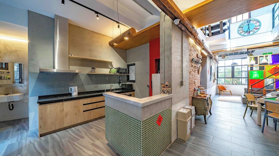Shine tree house
