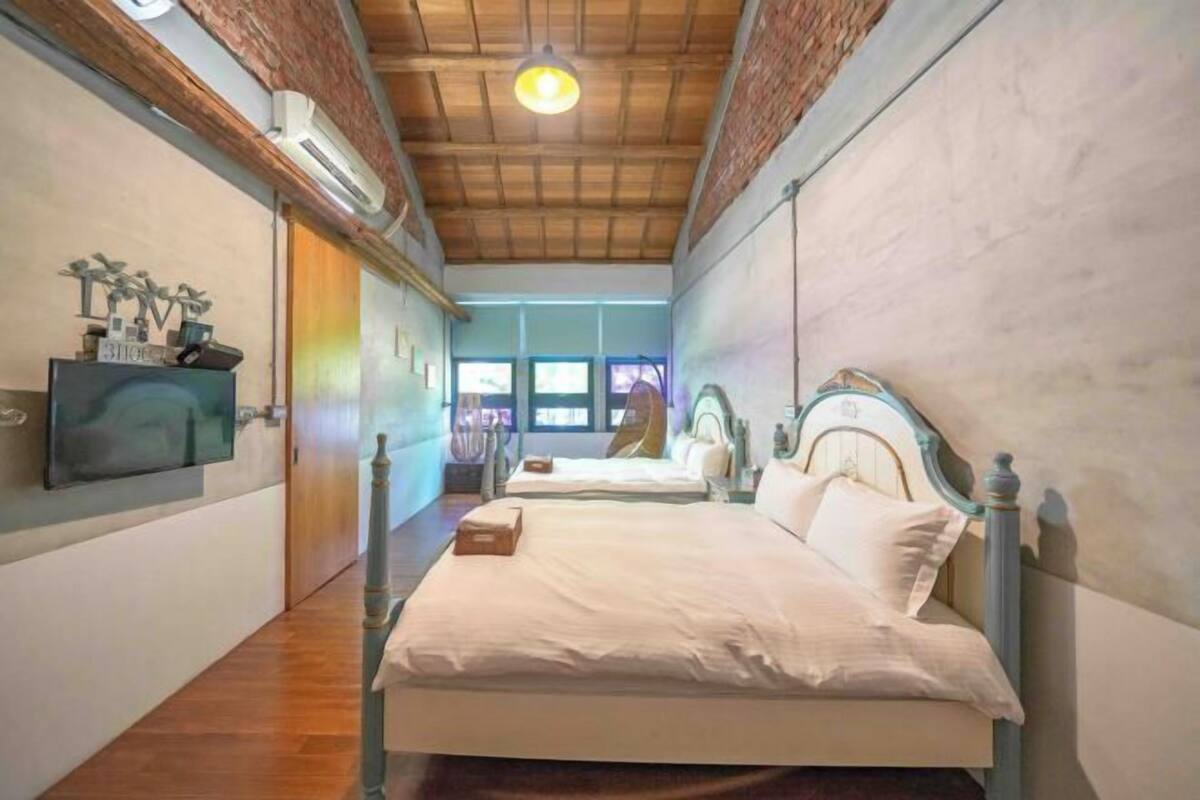 5 bedrooms, individually decorated, soundproofing, free WiFi