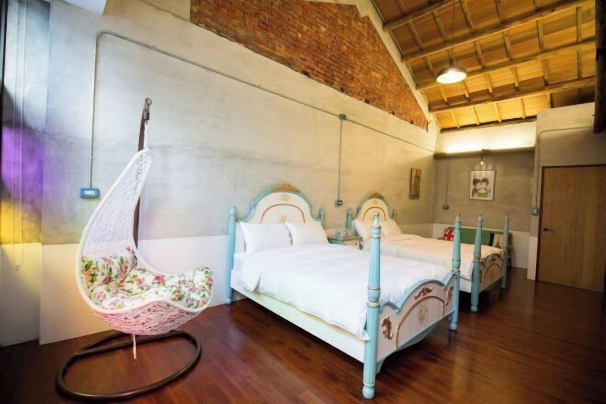 5 bedrooms, individually decorated, soundproofing, free WiFi