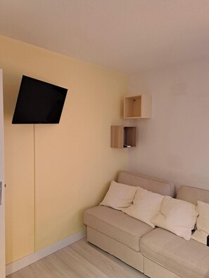 TV - Appartement à 50m de la Plage Front de mer Avec Jardin et Parking Sécurisés (Narbonne)