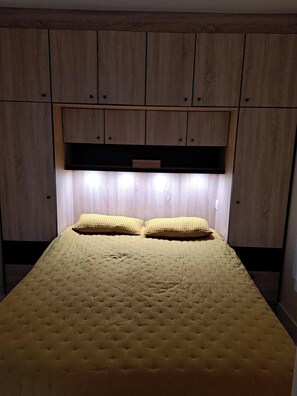 1 slaapkamer, een strijkplank/strijkijzer, rolstoeltoegang