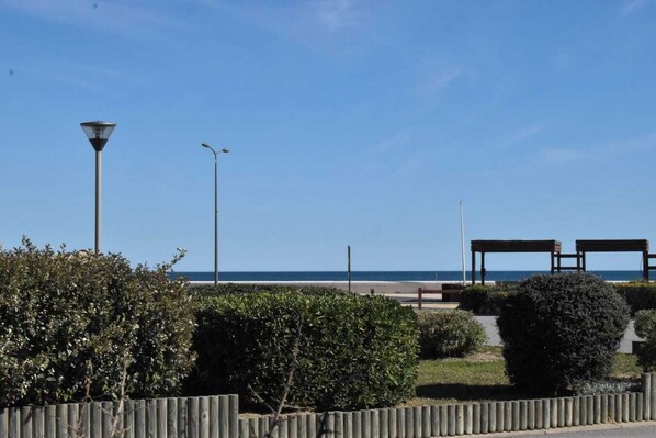 On the beach - Appartement à 50m de la Plage Front de mer Avec Jardin et Parking Sécurisés (Narbonne)