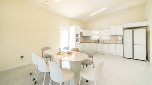 Basic Room, 3 Bedrooms (Narangstay (Oceanview,Poolvilla)) | 3 bedrooms, free WiFi - Ganghwado Narangstay Poolvilla Pension (Incheon)