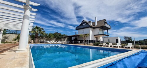 Chalet Independiente con Piscina en Montoro