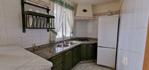 Frigorífic, microones, forn i placa de cuina 