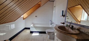 Dusche, Haartrockner, Bidet, Seife