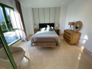 3 quartos, ferros/tábuas de passar roupa, Wi-Fi, roupa de cama