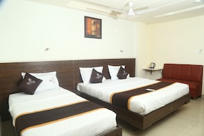 Family Room | 1 bedroom, soundproofing, iron/ironing board, free WiFi