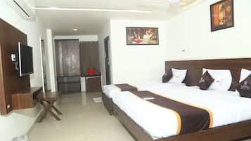 Family Room | 1 bedroom, soundproofing, iron/ironing board, free WiFi