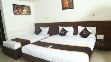 Family Room | 1 bedroom, soundproofing, iron/ironing board, free WiFi