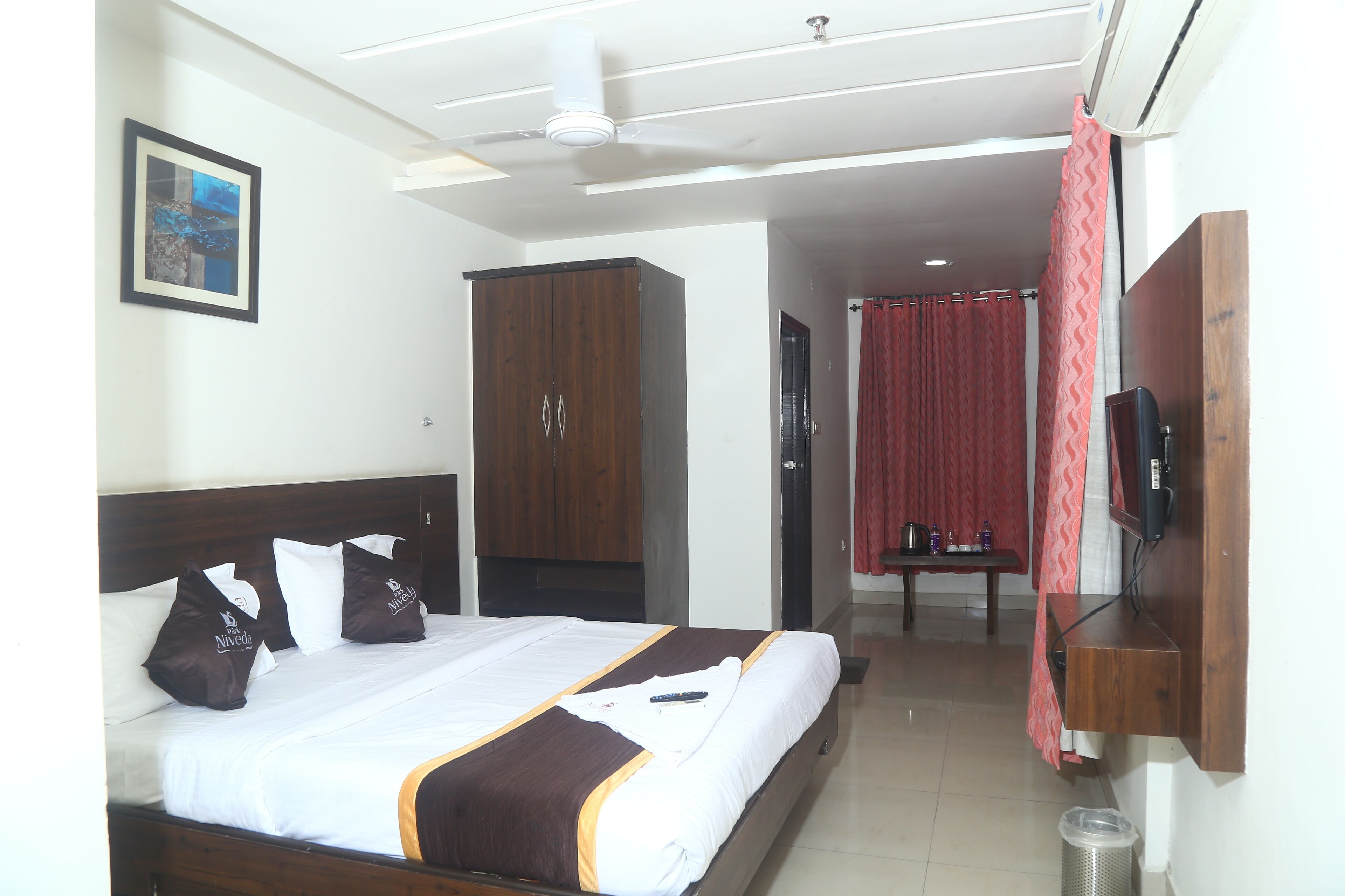Premium Room | 1 bedroom, soundproofing, iron/ironing board, free WiFi