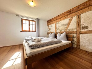 7 Schlafzimmer, Schreibtisch, kostenloses WLAN, Bettwäsche