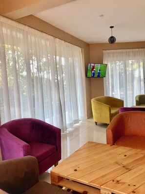 Smart TV - The address resort (Bugala Island)