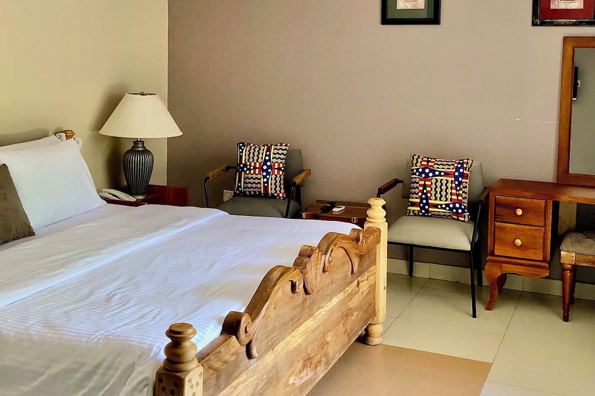 Executive Suite, Pool View, Ground Floor | 1 bedroom, individually decorated, individually furnished, desk